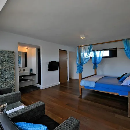 La Laguna Villa *